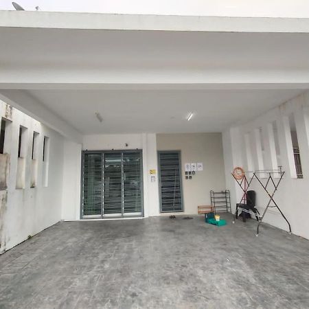 Karak Indah Homestay מראה חיצוני תמונה