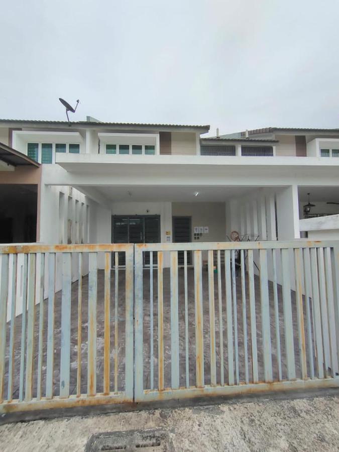 Karak Indah Homestay מראה חיצוני תמונה